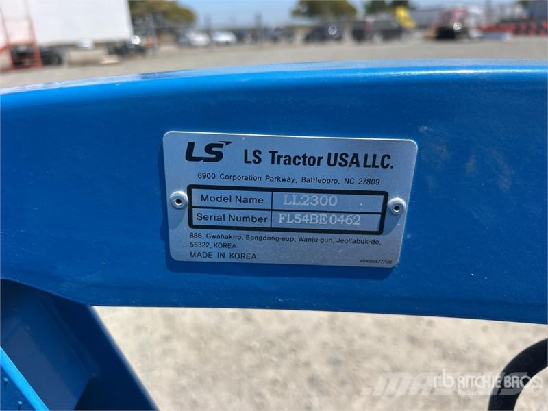 LS MT225SH 4WD Utility Tractor Kompaktie traktori
