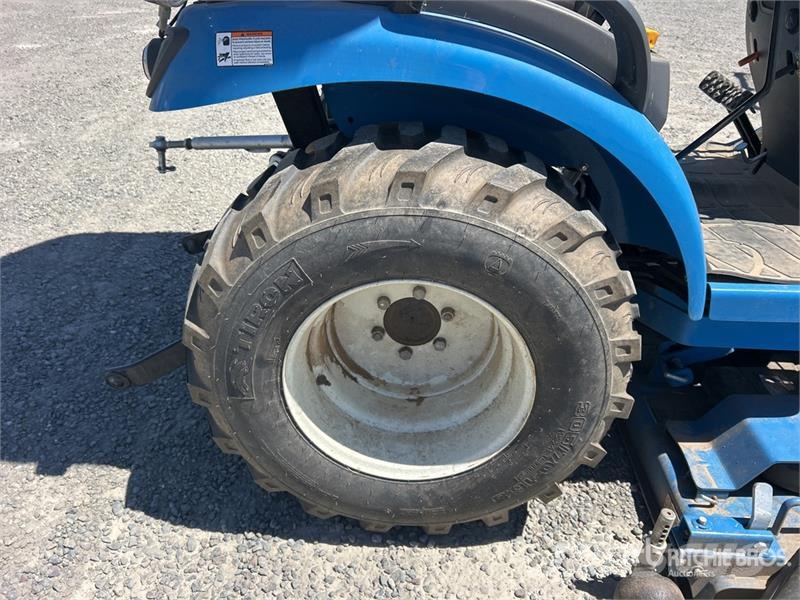 LS MT225SH 4WD Utility Tractor Kompaktie traktori