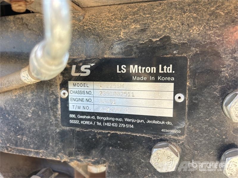 LS MT225SH 4WD Utility Tractor Kompaktie traktori
