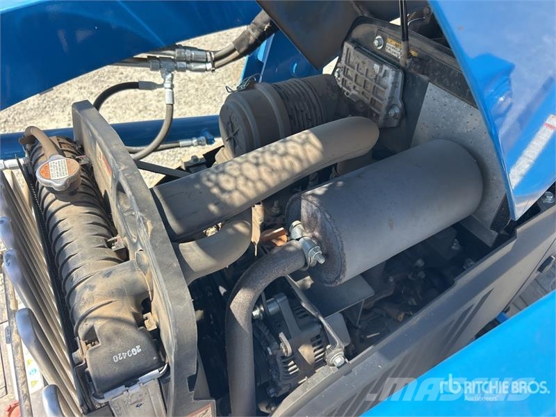 LS MT225SH 4WD Utility Tractor Kompaktie traktori