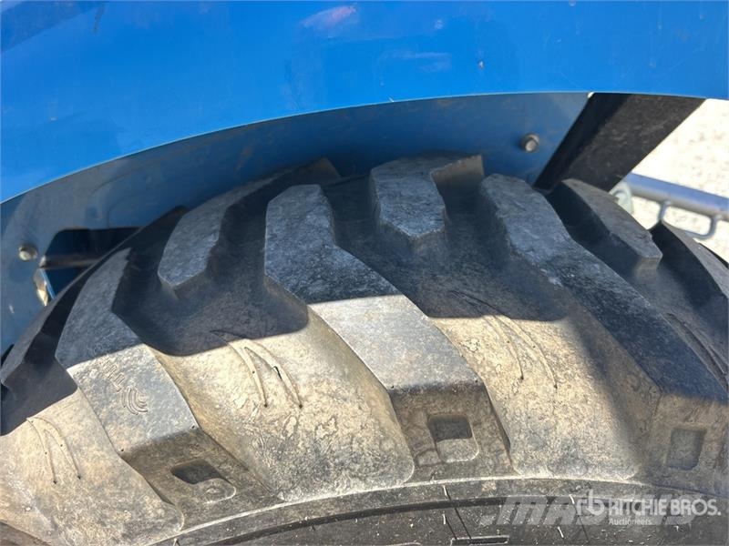 LS MT225SH 4WD Utility Tractor Kompaktie traktori
