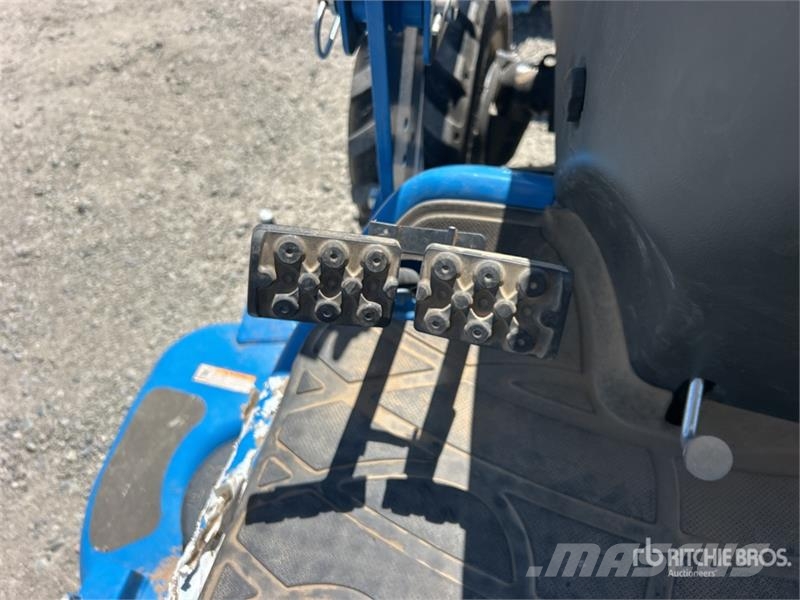 LS MT225SH 4WD Utility Tractor Kompaktie traktori