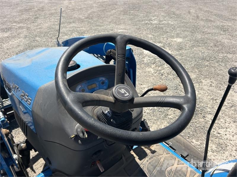 LS MT225SH 4WD Utility Tractor Kompaktie traktori