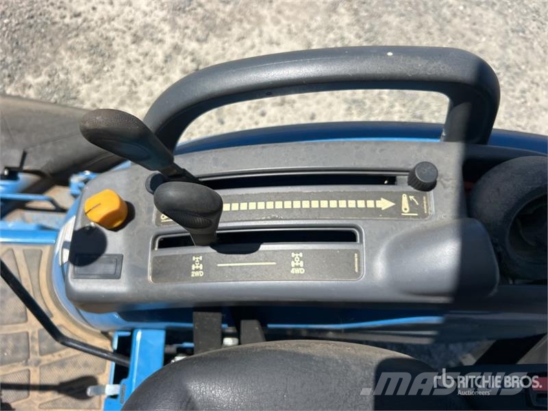 LS MT225SH 4WD Utility Tractor Kompaktie traktori