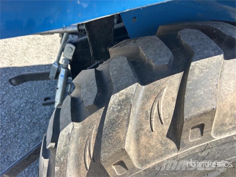 LS MT225SH 4WD Utility Tractor Kompaktie traktori