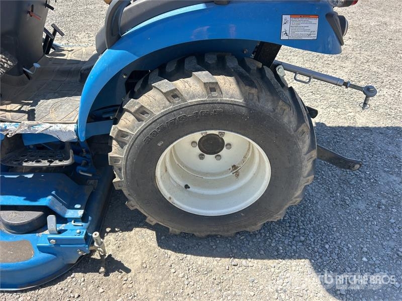 LS MT225SH 4WD Utility Tractor Kompaktie traktori