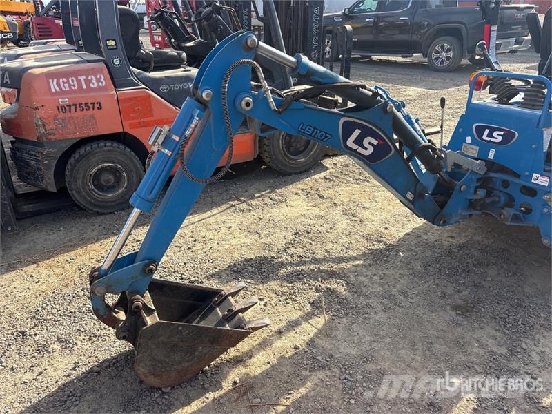 LS Mtron LSMT125 Utility Tractor Compact tractors