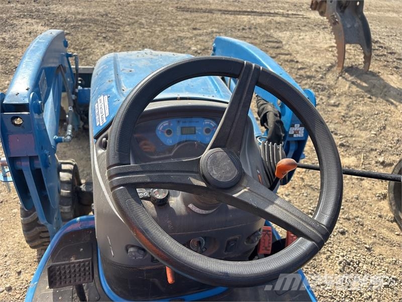 LS Mtron LSMT125 Utility Tractor Compact tractors