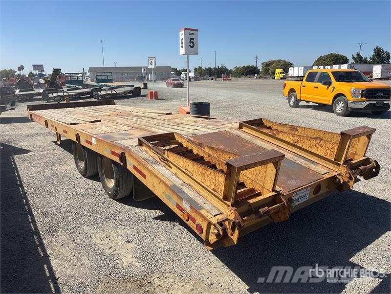 Lucon 25 ft T/A Equipment Trailer Oprijwagen