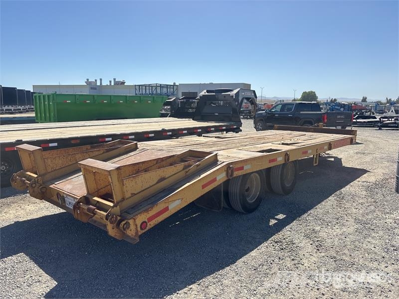 Lucon 25 ft T/A Equipment Trailer Oprijwagen