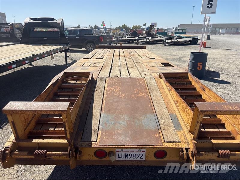 Lucon 25 ft T/A Equipment Trailer Oprijwagen