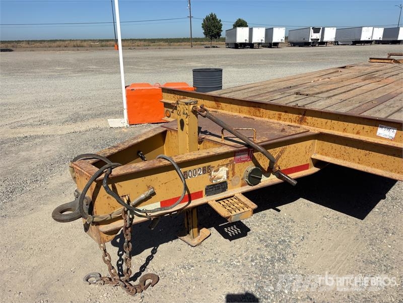 Lucon 25 ft T/A Equipment Trailer Oprijwagen