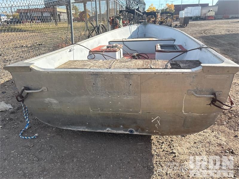  LUND 16 ft Fishing Boat Човни / баржі