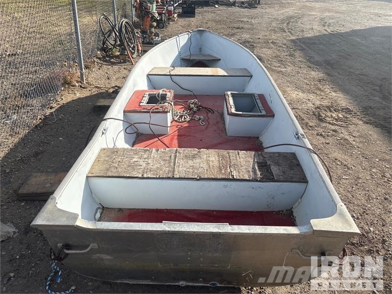  LUND 16 ft Fishing Boat Човни / баржі