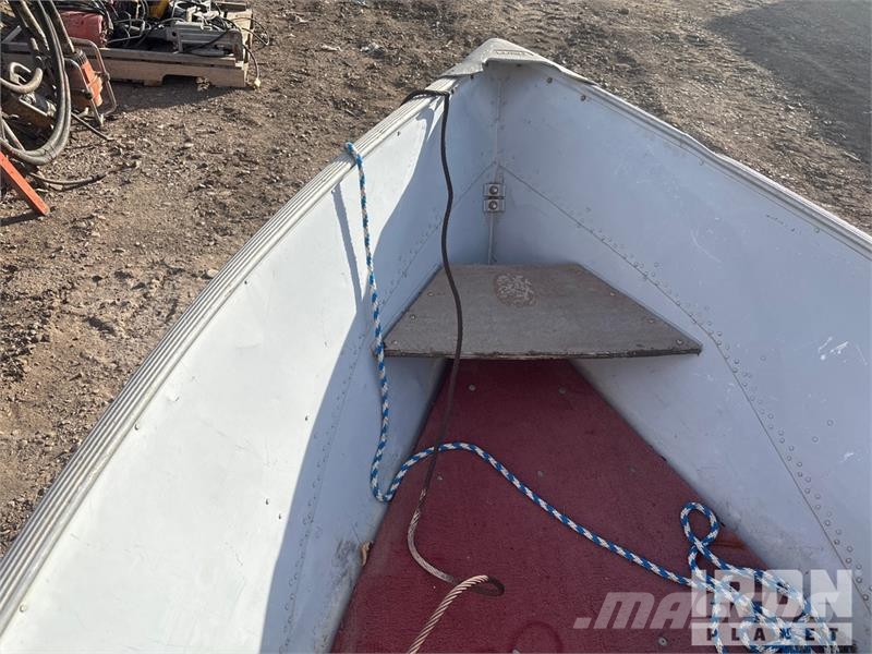  LUND 16 ft Fishing Boat Човни / баржі
