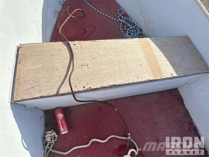  LUND 16 ft Fishing Boat Човни / баржі
