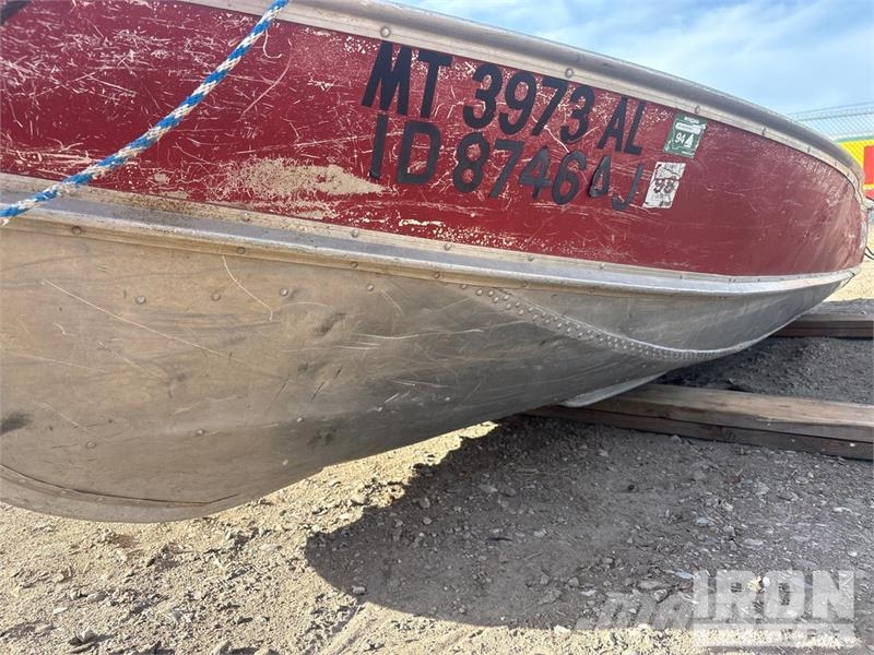  LUND 16 ft Fishing Boat Човни / баржі