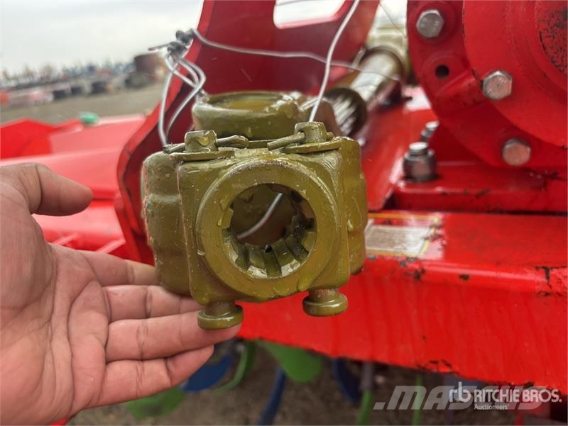 LYALS ALS1GKN-250 105 in 3-Point Rotary Tiller (Un 動力耙和旋轉式耕耘機