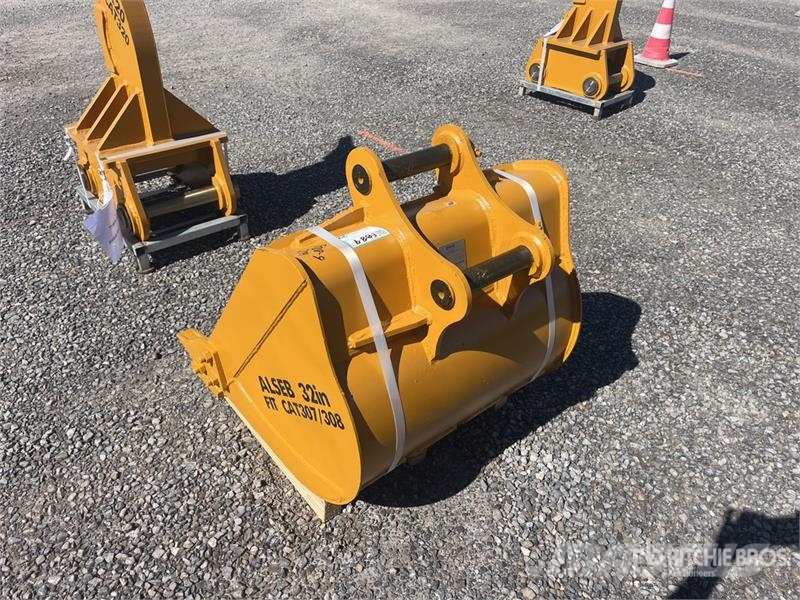 LYALS ALSEB08 33 in Digging Excavator Bucket - Fit Kauhat
