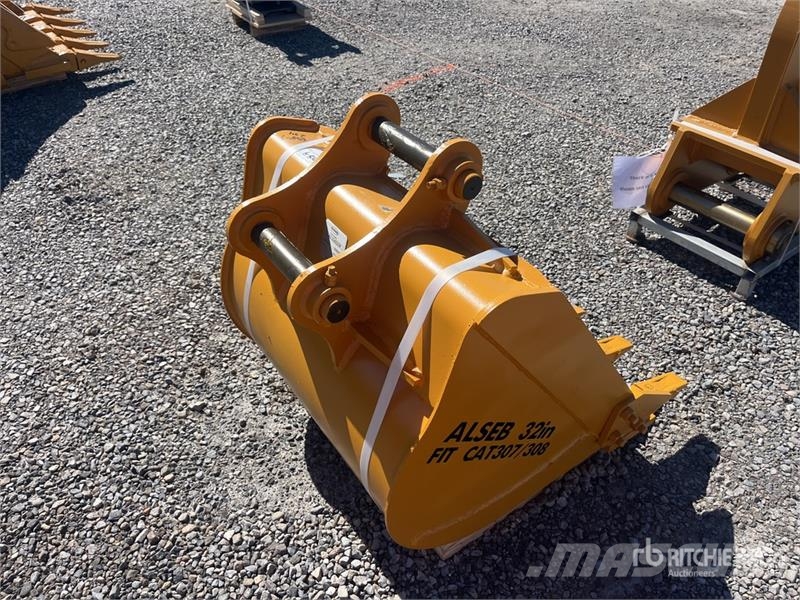 LYALS ALSEB08 33 in Digging Excavator Bucket - Fit Kauhat