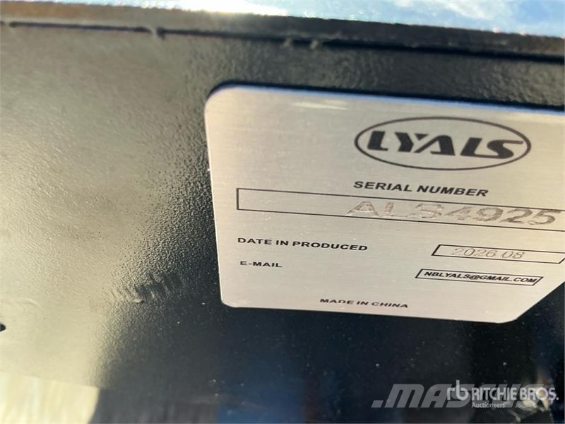 LYALS ALSSBS 72 in Skid Steer Sweeper (Unused) Spazzole