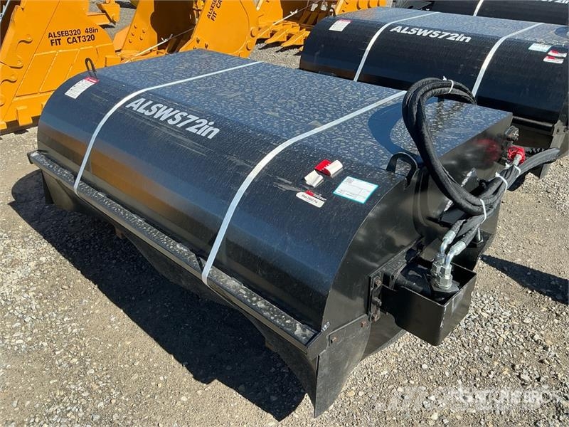 LYALS ALSSBS 72 in Skid Steer Sweeper (Unused) Spazzole
