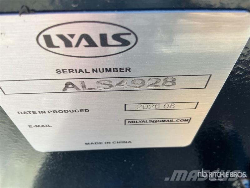 LYALS ALSSBS 72 in Skid Steer Sweeper (Unused) Spazzole