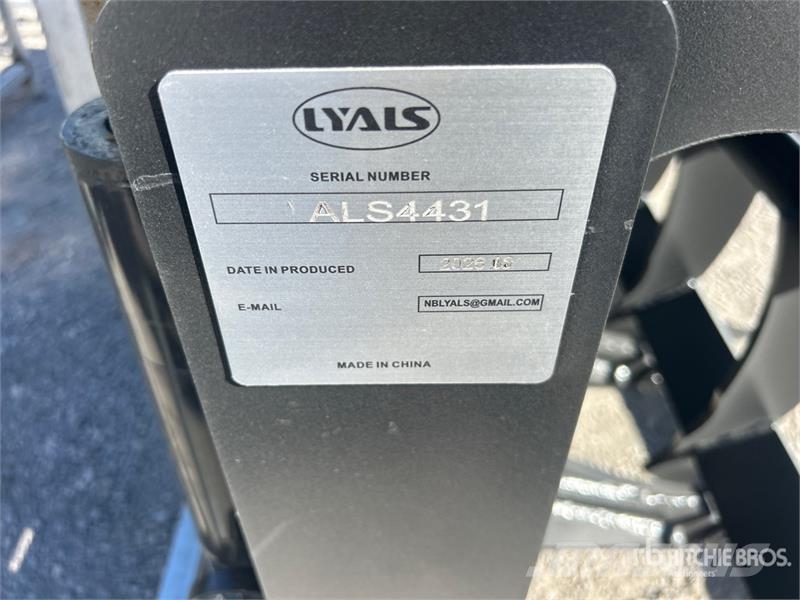 LYALS ZMQ01 72 in Skid Steer Grapple (Unused) Garras