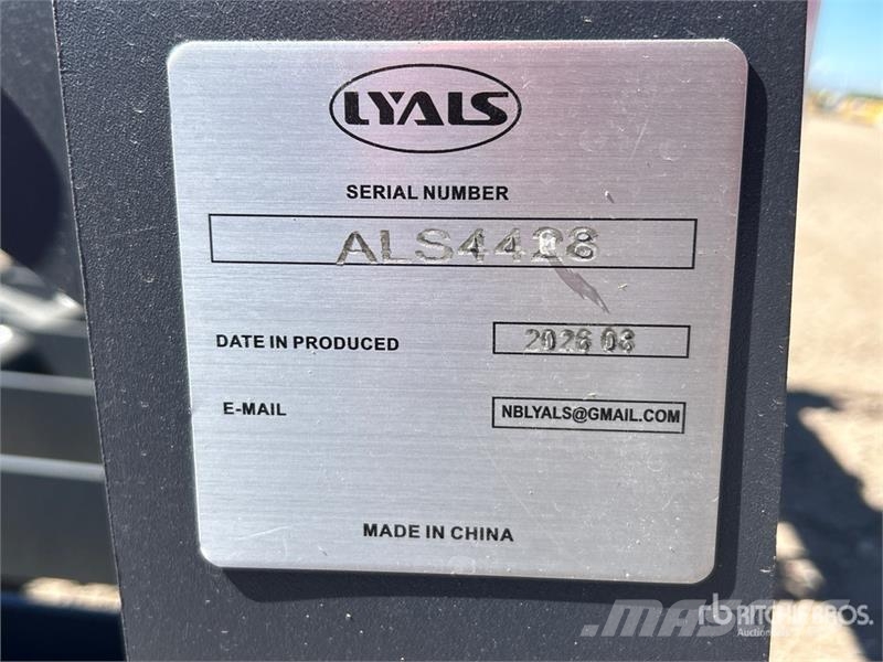 LYALS ZMQ05 84 in Root Skid Steer Grapple (Unused) خطاطيف