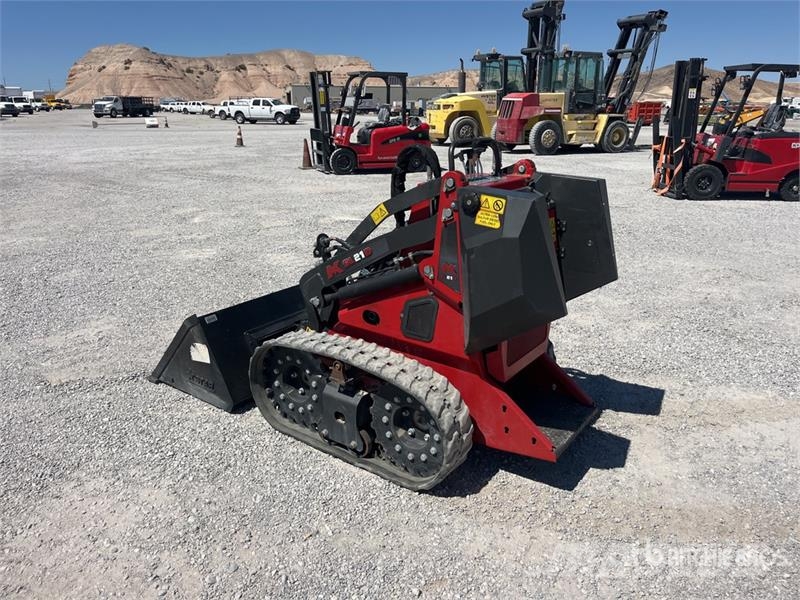 M.K. Martin SL21D Mini Stand On Compact Track Loader Minicarregadeiras