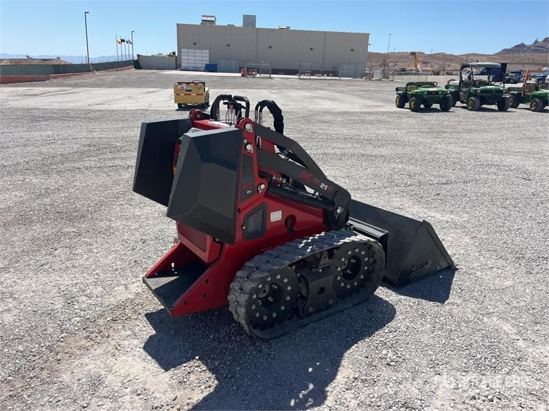 M.K. Martin SL21D Mini Stand On Compact Track Loader Minicarregadeiras