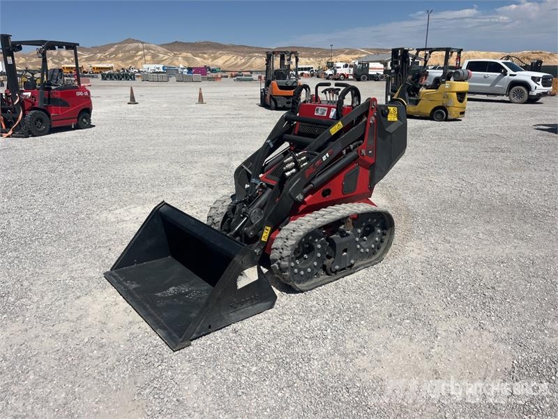 M.K. Martin SL21D Mini Stand On Compact Track Loader Minicarregadeiras