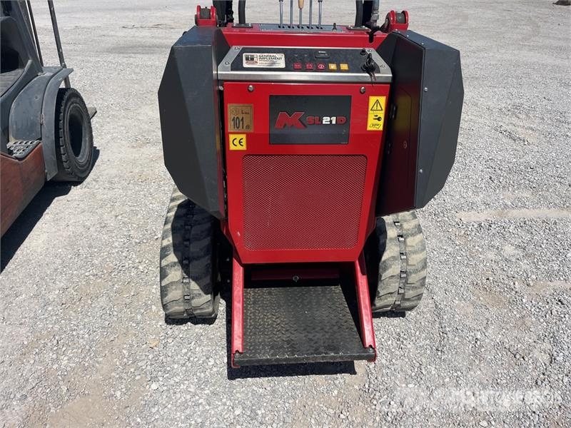 M.K. Martin SL21D Mini Stand On Compact Track Loader Minicarregadeiras