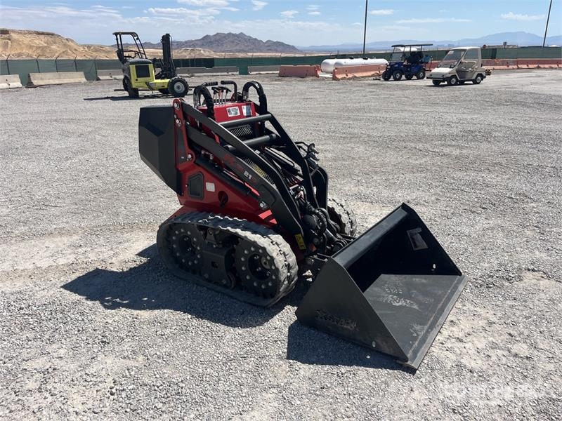 M.K. Martin SL21D Mini Stand On Compact Track Loader Minicarregadeiras