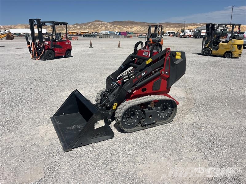 M.K. Martin SL21D Mini Stand On Compact Track Loader Minicarregadeiras