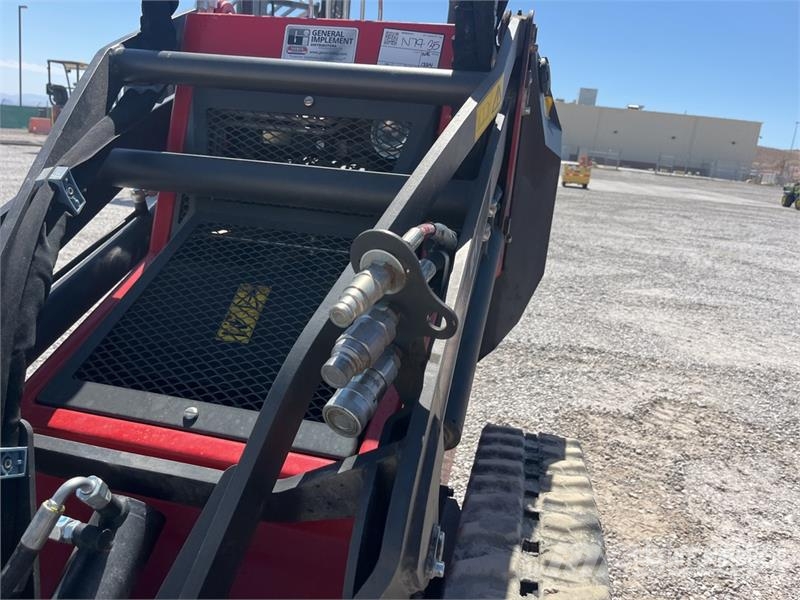 M.K. Martin SL21D Mini Stand On Compact Track Loader Minicarregadeiras