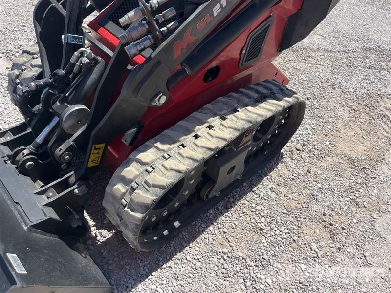 M.K. Martin SL21D Mini Stand On Compact Track Loader Minicarregadeiras