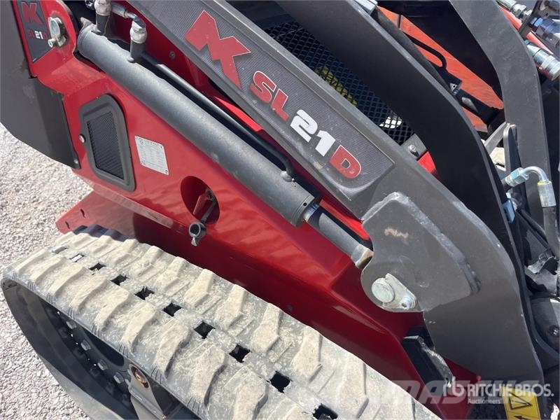 M.K. Martin SL21D Mini Stand On Compact Track Loader Minicarregadeiras