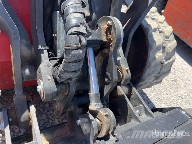 M.K. Martin SL21D Mini Stand On Compact Track Loader Minicarregadeiras