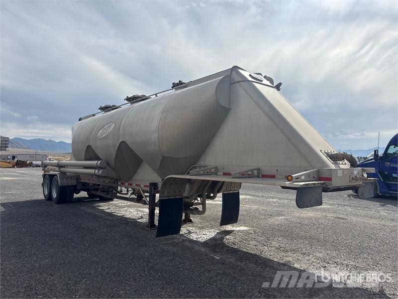 MAC 1050 cft T/A Pneumatic Bulk Trailer Other trailers