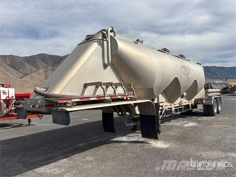 MAC 1050 cft T/A Pneumatic Bulk Trailer Other trailers