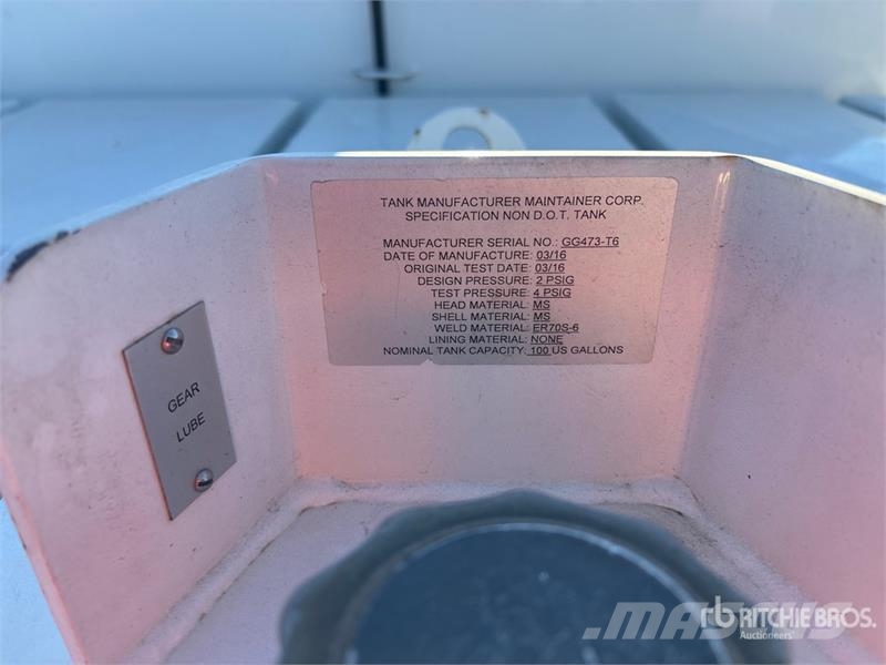 Mack 4500 L 6x4 Fuel and Lube Truck Tovornjaki cisterne