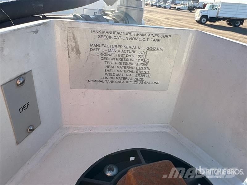 Mack 4500 L 6x4 Fuel and Lube Truck Tovornjaki cisterne