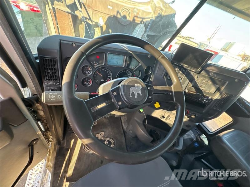 Mack 4500 L 6x4 Fuel and Lube Truck Tovornjaki cisterne