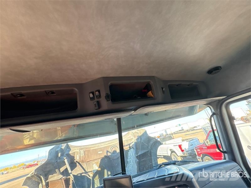 Mack 4500 L 6x4 Fuel and Lube Truck Tovornjaki cisterne