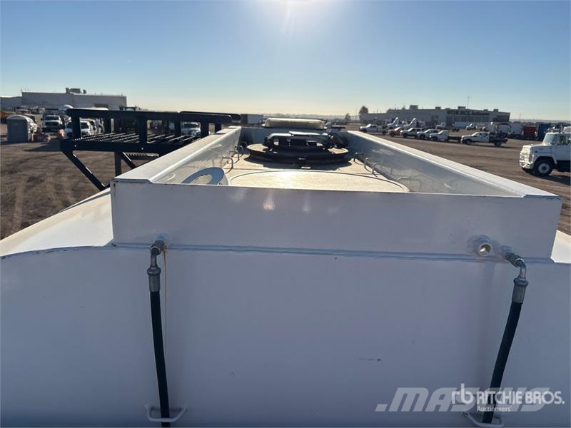 Mack 4500 L 6x4 Fuel and Lube Truck Tovornjaki cisterne