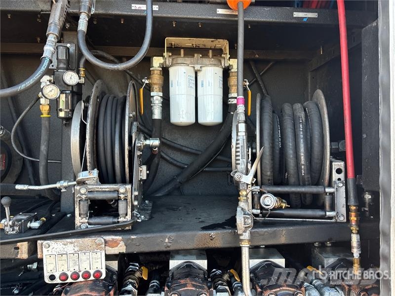 Mack 4500 L 6x4 Fuel and Lube Truck Tovornjaki cisterne