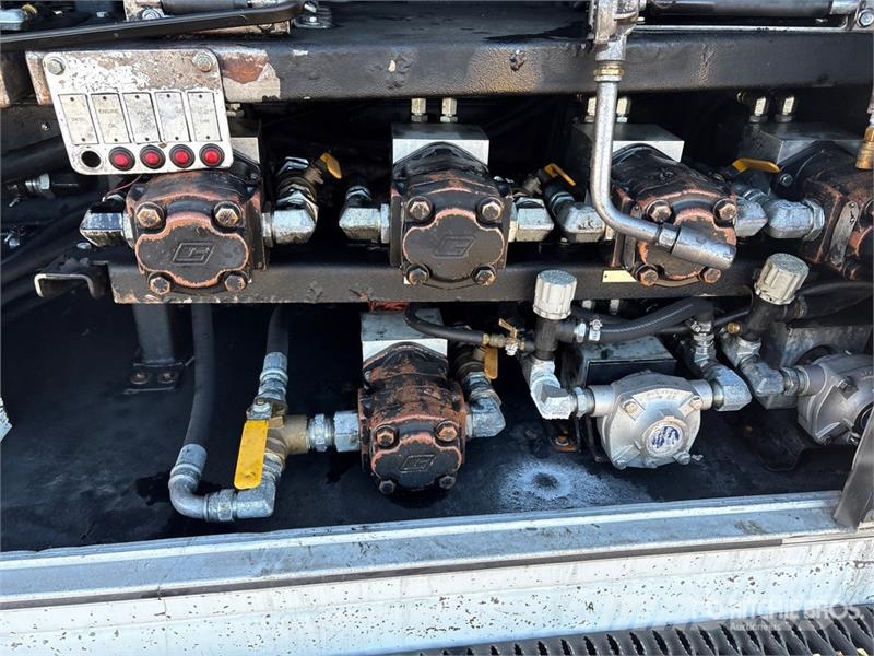 Mack 4500 L 6x4 Fuel and Lube Truck Tovornjaki cisterne