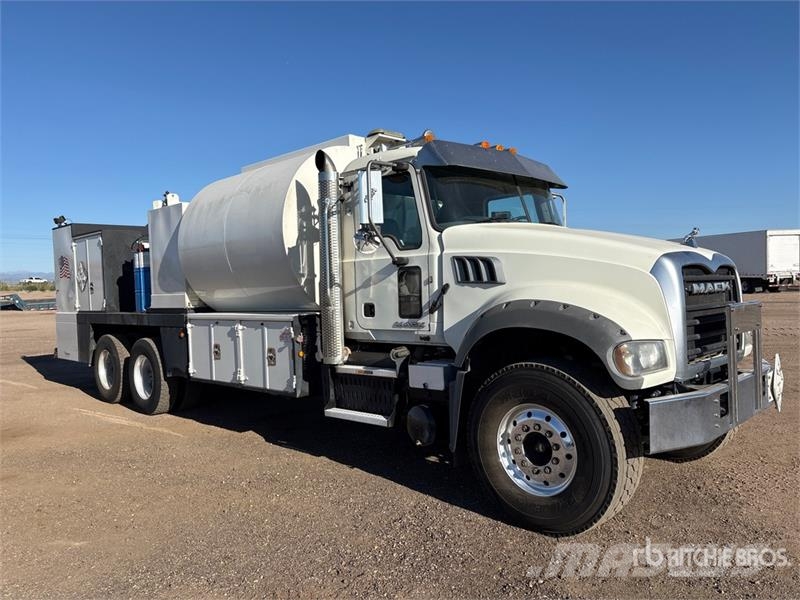 Mack 4500 L 6x4 Fuel and Lube Truck Tovornjaki cisterne