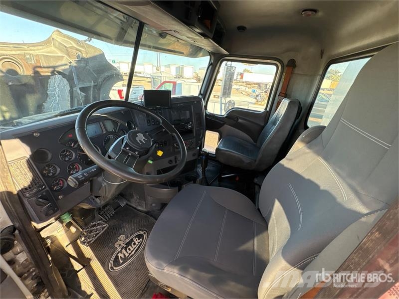 Mack 4500 L 6x4 Fuel and Lube Truck Tovornjaki cisterne